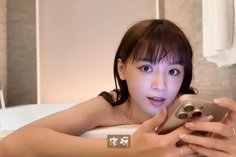 Chụp trộm em gái đang tắm, nữ YouTuber làm content "mãn nhãn" người xem