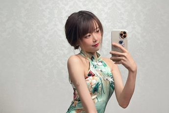 Nữ MC tai tiếng của LPL tiếp tục gây "sóng gió" với hành động tục tĩu ngay trên sóng