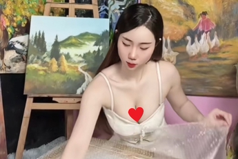 Hết nấu ăn, chơi đàn… xuất hiện thêm một hot girl “dạy vẽ”