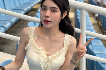 Nhan sắc cực đỉnh của hot girl gợi cảm, vừa gia nhập cộng đồng WAG đã khiến dân tình xôn xao