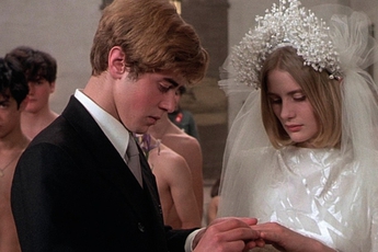 4 phim 18+ gây tranh cãi nhất lịch sử: Đọc nội dung thôi đã rùng mình!