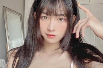 Lê Bống bắt trend "nụ cười điện ảnh", fan nam "thả tim" rần rần