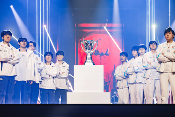 T1 và BLG không hẹn mà gặp chung vấn đề, khiến đội tuyển lao đao