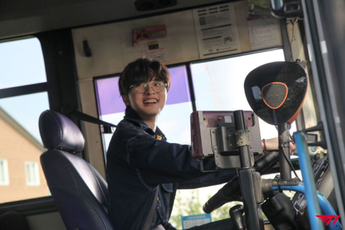 Faker viết tiếp huyền thoại nhưng nghi vấn là hành động khai thác triệt để của Riot