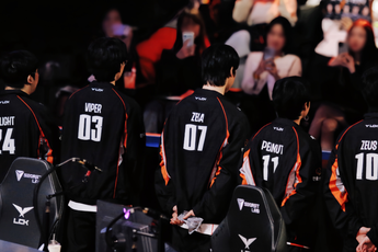 Siêu sao HLE "báo hại" cả đội lại còn "giúp" T1