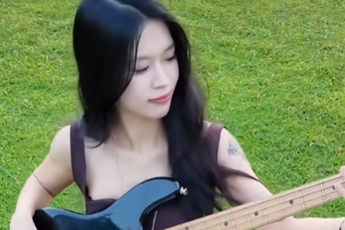 Phát hiện "đối thủ" của Changxi, ngồi không "gẩy đàn" thôi cũng khiến hàng triệu anh em xao xuyến