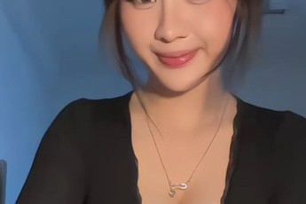 Nữ thần nấu ăn triệu view trên "top top" để lộ khoảnh khắc "không thể tin nổi"