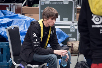 Vừa trải nghiệm lại LMHT, huyền thoại DOTA 2 đã nhận "đòn đau" từ Riot