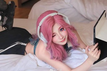 Nàng thơ cosplay xinh như mộng, thần thái lay động "thôi miên" mọi ánh nhìn