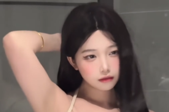 Hot girl "muốn nổi", chiêu trò cố tình bất chấp để câu view từ người xem?