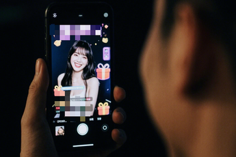 Chồng donate gần 60 tỷ cho các "em gái" streamer, còn nghẹn ngào "đổ lỗi" khi vợ đòi ly hôn