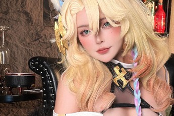 Chỉ khoe bộ móng mới, cô nàng "top server" làng cosplay cũng khiến cộng đồng xuýt xoa