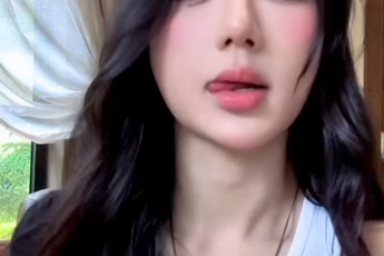 Mina Young "đốn tim" fan với visual bạn gái nhà bên, trong trẻo tựa thiên thần