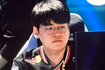 T1 tiến vào Bán kết EWC 2025 nhưng tâm điểm lại là "drama bên lề"