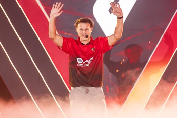 FC Online mừng sinh nhật 7 tuổi với sự kiện offline siêu bùng nổ, khán giả vỡ òa trước sự xuất hiện của Diego Forlán