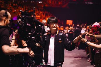 Faker tiếp tục có màn "gáy khét" dù chẳng hề nói câu nào