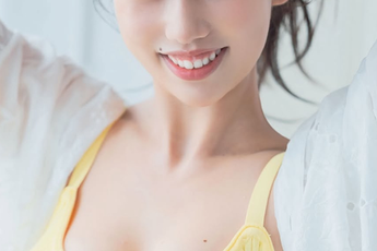 Có hành động khiến các chàng trai phải đứng hình, cô gái sở hữu đôi chân hơn nửa triệu người theo dõi là ai?