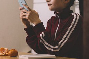 Con gái "bẻ khóa" tài khoản ngân hàng, donate 260 triệu đồng cho streamer, bố mẹ tá hỏa cầu cứu!