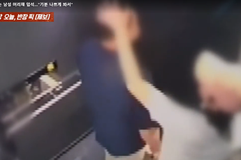 Căng thẳng trong thang máy, cô gái "tương tác" người đàn ông vì cho rằng bị nhìn không thiện chí