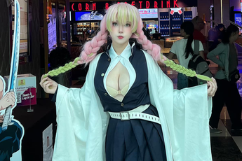 Cosplay ngay giữa trung tâm thương mại, hot girl trở thành tâm điểm chú ý của cộng đồng mạng