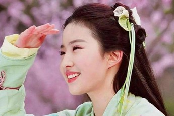 5 tạo hình cổ trang đẹp nhất cuộc đời Lưu Diệc Phi: Cả đời "cởi áo" đúng 1 lần khiến thiên hạ sục sôi
