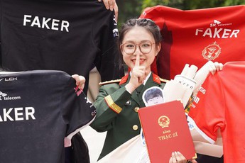 Fan nữ T1 "flex" tờ A4 đỉnh cao, "vía" thơm được cộng đồng mạng xin nhiệt tình!