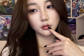 Camera lia gấp gái xinh nóng bỏng, chiếm "spotlight" góc Co-streamer tại LCP
