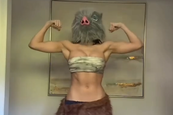 Cosplay Inosuke dài 8 giây, hot girl khiến người xem "tròn mắt" mà tấm tắc khen ngợi