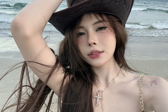 Hà Môi "bung lụa" khoe lưng trần khiến fan ngỡ ngàng