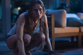 Phim kinh dị lấy cảm hứng từ Stephen King, hé lộ cuộc thảm sát đẫm máu của loài thú nuôi bị dại