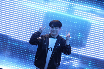 Cơ chế coach-voice bất ngờ được sử dụng với lý do "hài hước" tại LCK Cup 2026