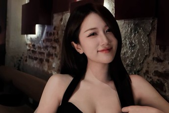 Linh Nắng ngày càng quyến rũ sau tin đồn hẹn hò với "trai lạ"
