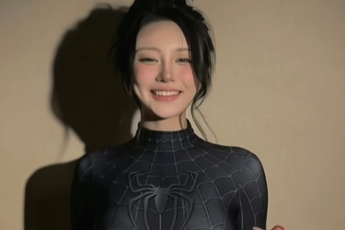 Cosplay nhện đen để "cà hẩy", nữ coser hút cả triệu view vì quá nóng bỏng