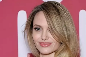 Angelina Jolie diện mốt không nội y