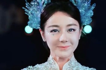 260 triệu người chê Địch Lệ Nhiệt Ba trang điểm xấu