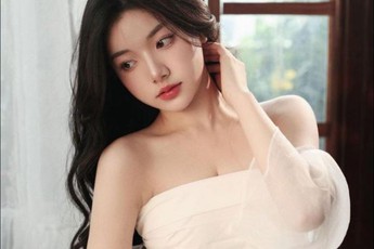 TikToker tuổi Ngọ 22 tuổi tự sắm xế hộp, nhan sắc "búp bê" nhưng học vấn mới gây choáng