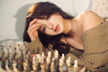 "Nữ thần" Chi Củ Cải trở lại làng streamer, fan phấn khích vì thần tượng ngày càng "chăm" live