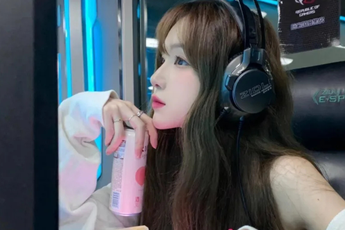 1800 ngày chơi game bằng chân, cơ thể nữ streamer biến dạng kinh hoàng