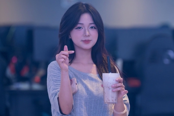 Hot girl phòng nét 2k6, khiến anh em game thủ ngây ngất trước nhan sắc "10/10"