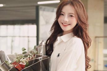 "Liều thuốc" ngọt ngào nhất hôm nay, nữ dược sĩ gây thương nhớ với nụ cười tỏa nắng