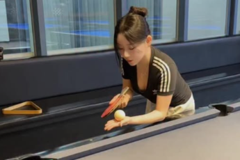 Chơi bida bằng vợt bóng bàn, hot girl bất ngờ viral vì quá "điệu nghệ"