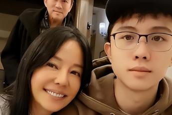 12 năm không cai sữa, 15 năm chung giường: Tình mẫu tử ngạt thở của nữ minh tinh Hoa ngữ đã hủy hoại quý tử ra sao?