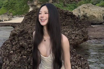 Uyên Ni hóa "công chúa", xả ảnh du lịch đẹp ngỡ ngàng "gây mê" CĐM