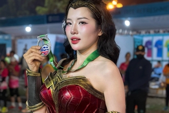 Ngắm "nữ thần chạy bộ" hóa thân Wonder Woman