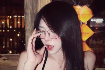 Ngẫu hứng "bắt cam" trên bàn nhậu, cô nàng hot girl cho ra đời ngay một bộ ảnh siêu phẩm