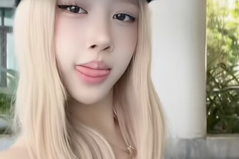 "Rosé bản Việt" bị chê bai nhan sắc khác xa ảnh mạng