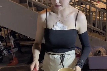 Lương 10 triệu, hot girl mở quán cơm chiên tại chợ đêm hút khách