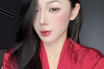 Trần Hà Linh lại lên video giật gân, lấy bệnh xã hội câu view PR cửa hàng