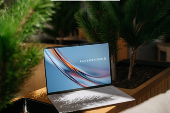 Laptop 100 triệu của ASUS có gì để tái định hình chuẩn mực công nghệ "Ultra"?