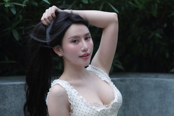 Không diện đồ tập nữa, "bạn thân" Lê Bống dịu keo với gu thời trang khác lạ